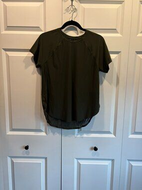 Athleta Ultimate Mesh Tee – Good condition